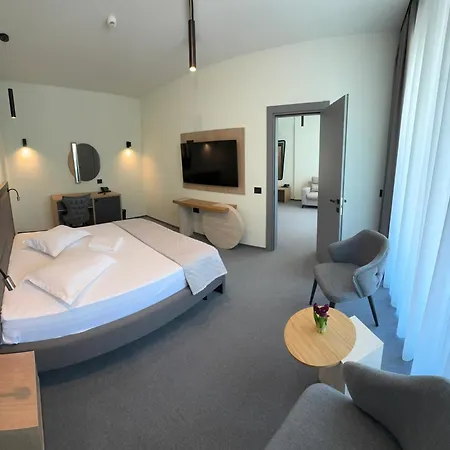 Hotel Eforie Nord מלון 3*